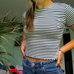 American Eagle Lettuce Cut Crop Top